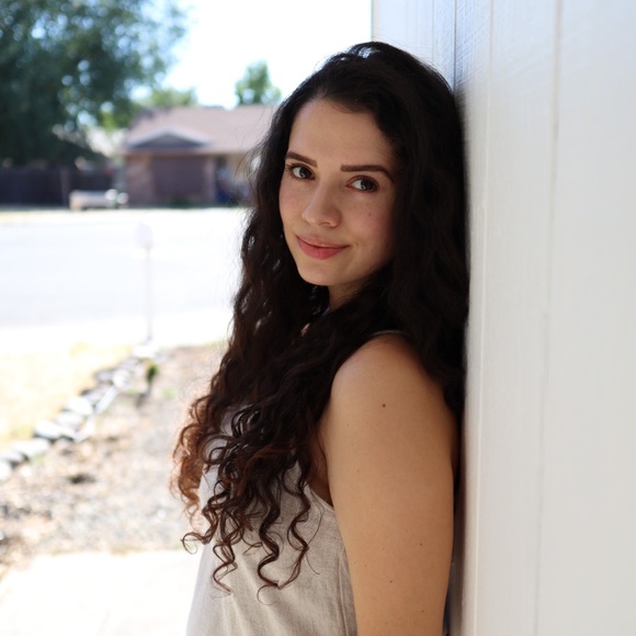 Meet your Posher, Lauren - Picture 1 of 8